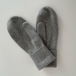 Aritzia auxiliary cashmere mittens